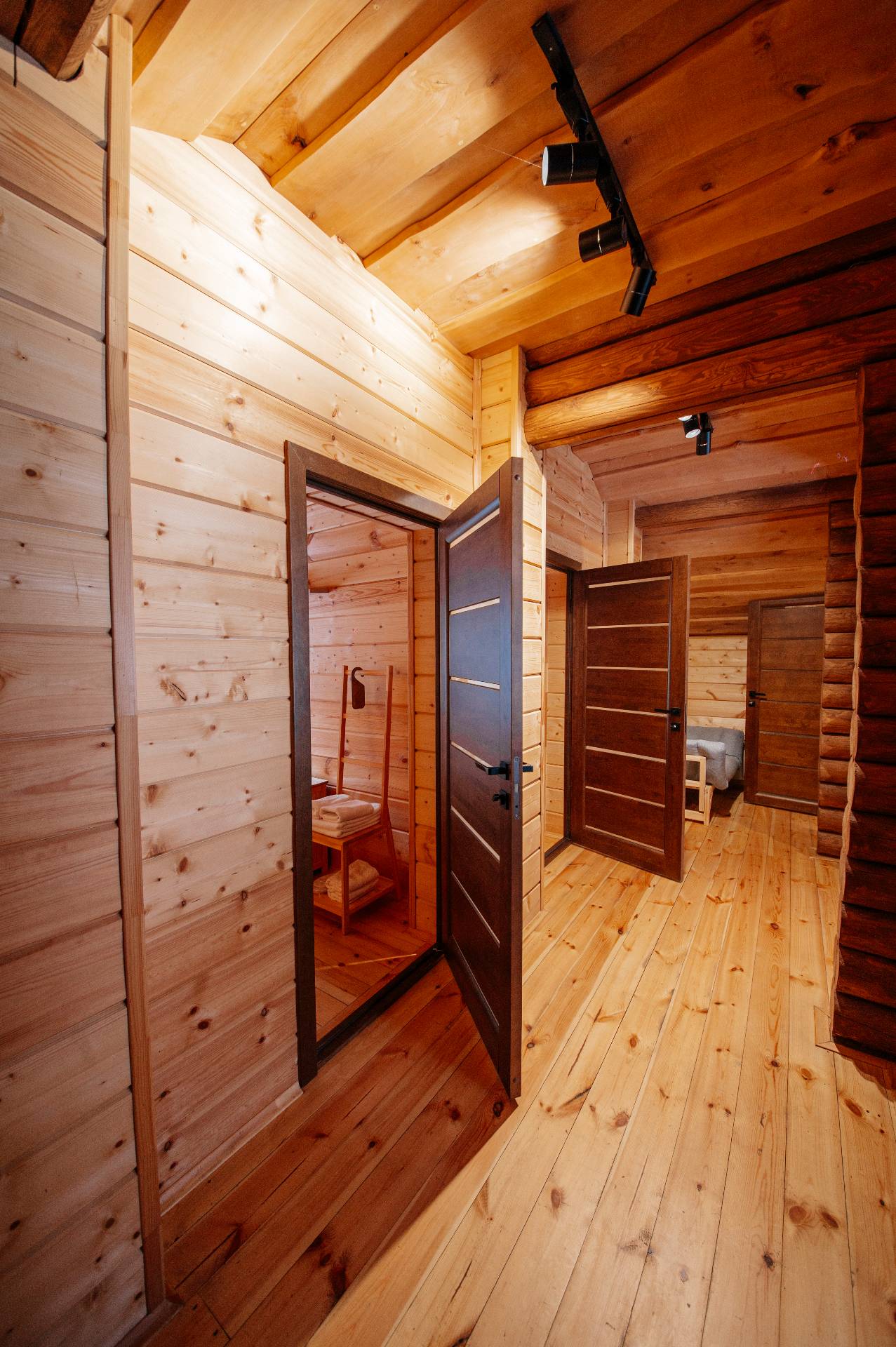 Большой 2-этажный коттедж с баней и купелью