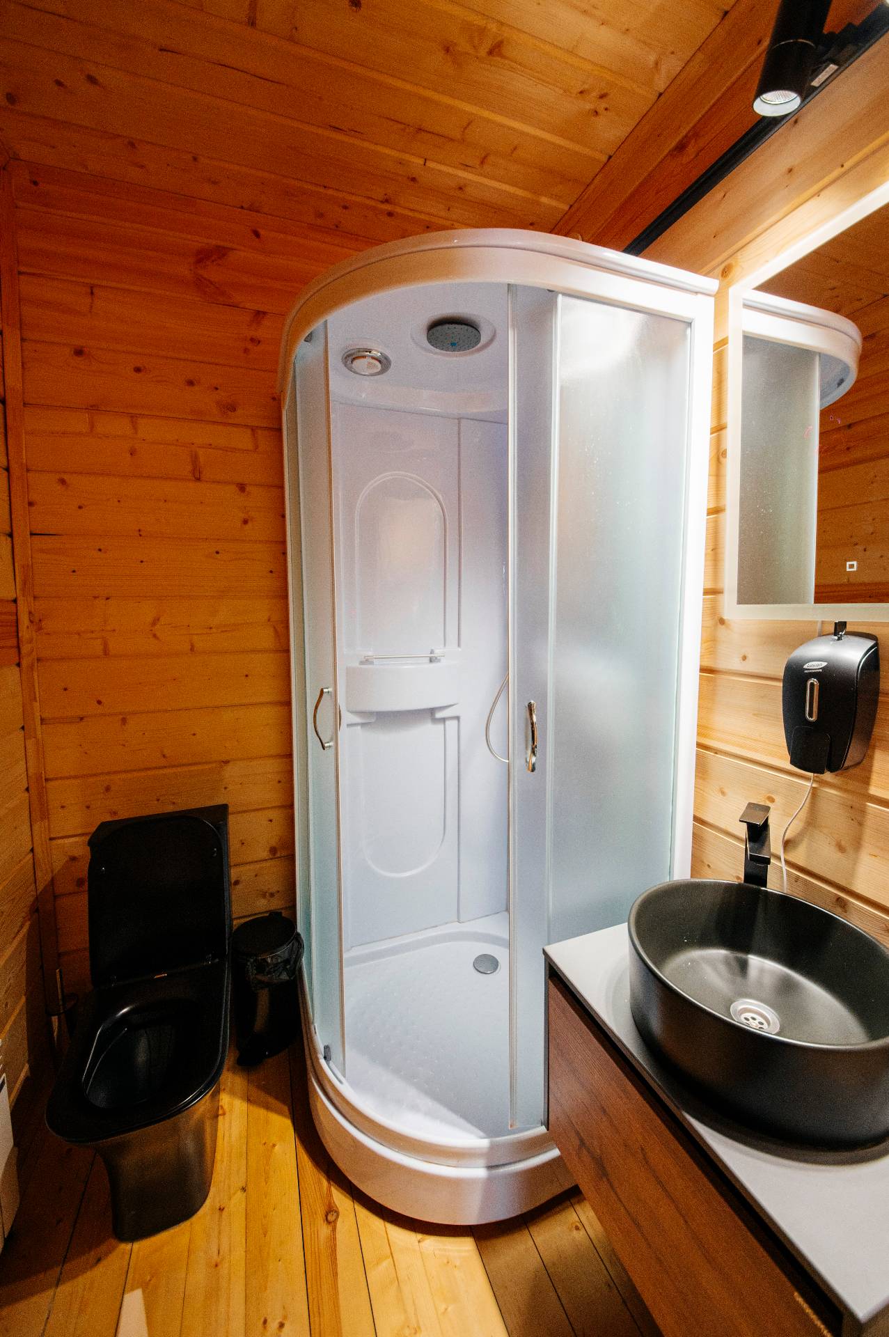 Большой 2-этажный коттедж с баней и купелью