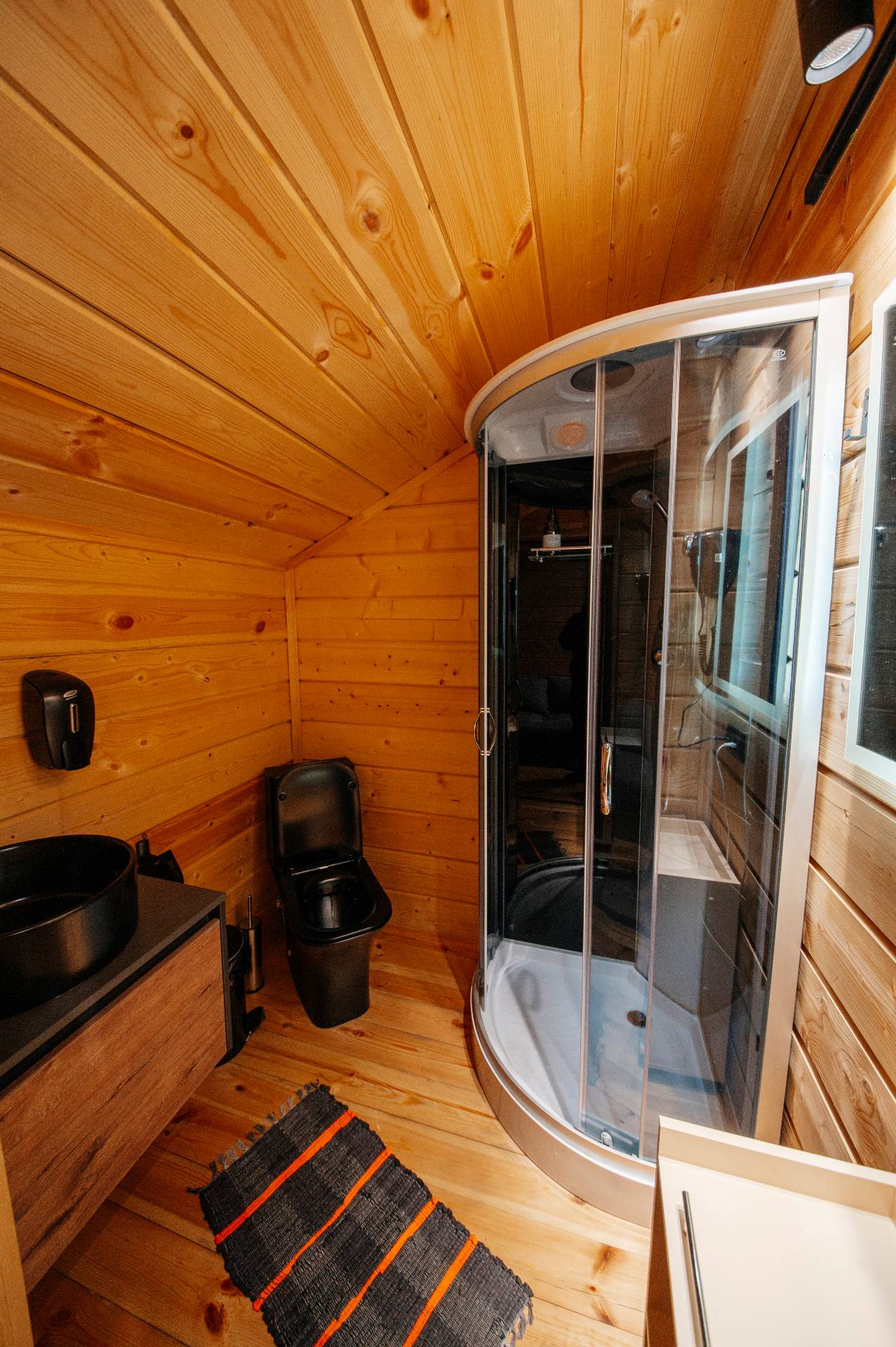 Большой 2-этажный коттедж с баней и купелью